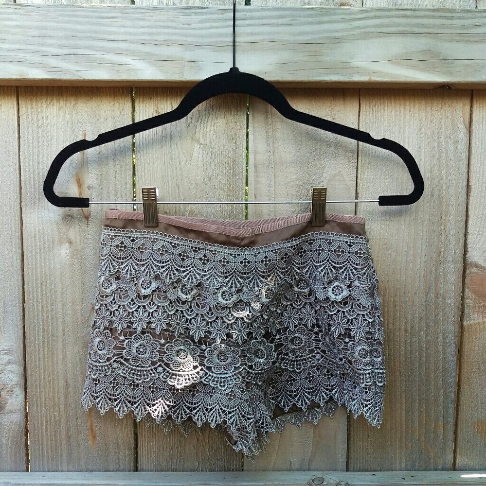 SOLD 5th Culture Floral Lace Short